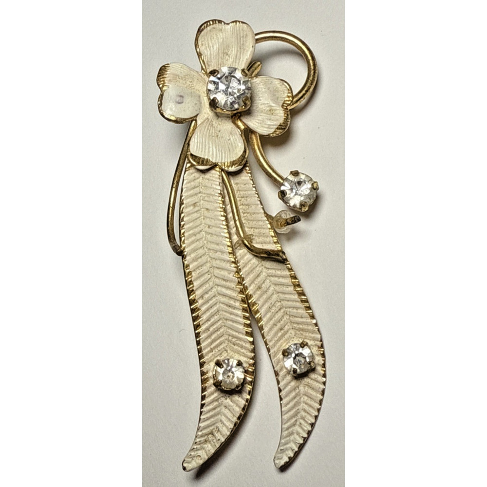 Vintage White and Gold Tone Flowerโ Brooch Rhinestone Detail J-1H